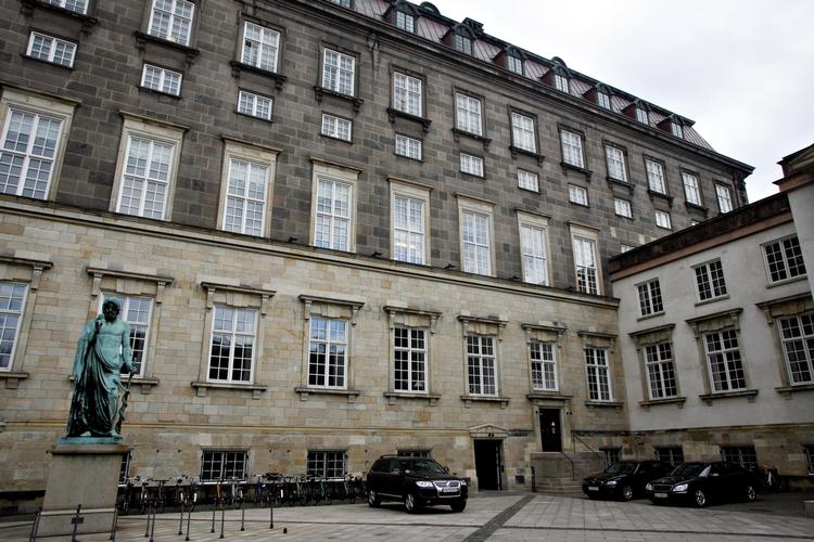 Ministerierne. Rigsrevisionen iværksætter nu en kulegravning af konsulentudgifterne i samtlige 20 ministerier og underliggende institutioner 