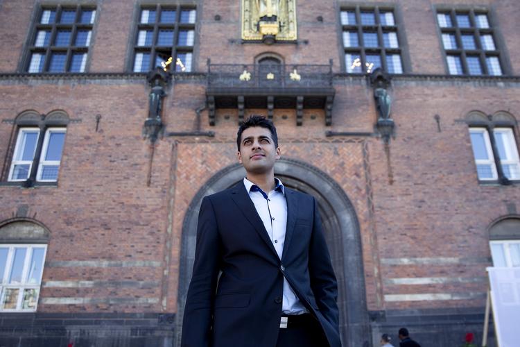 PARTISKIFTE. Ikram Sarwars beslutning har udløst voldsom debat på de sociale medier. 