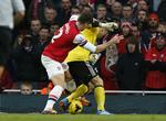 Driblerier. Artur Boruc endte med at udspille sig selv i situationen, der førte til Arsenals føring. 