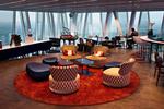 Rumstation. En blæret, men også steril indretning i Sky Bar. Som kantinen på en rumstation. Dog uden flyvende tallerkner. 