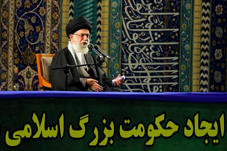 atomaftale. »Det skyldes uden tvivl Guds nåde, og den iranske nations bønner var en faktor for denne succes«, siger Irans åndelige leder, ayatollah Ali Khamenei. 