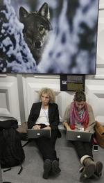 COP19. Delegerede venter ved klimakonferencen COP19 i Polen, hvor resultatet efter lange forhandlinger blev skuffende. 