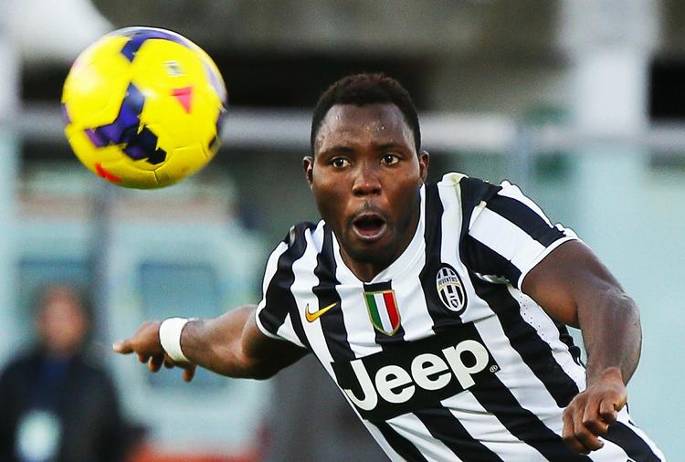 TOPHOLD. I hvert fald indtil Roma har spillet mandag aften er Kwadwo Asamoah og Juventus på førstepladsen i Serie A. 