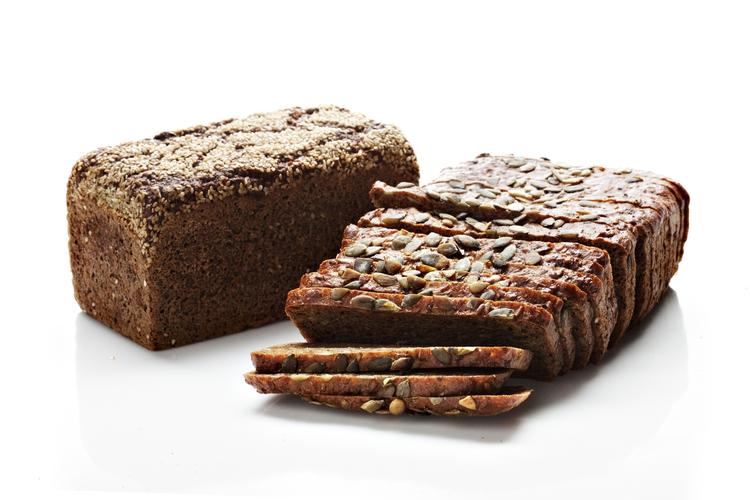 Rugbrød. I Danmark får vi over halvdelen af vores fuldkornsindtag fra rugbrød. 