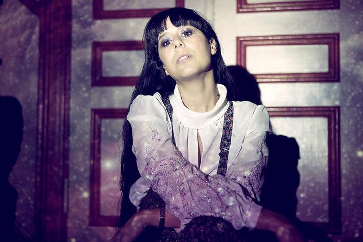 Debutalbum. Sofia Hedia leverer patosfyldt pop. PR-foto 