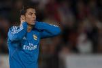 lårproblemer. Cristiano Ronaldo nåede at score for Real Madrid mod Almeria, inden angriberen måtte forlade banen med en skade. 