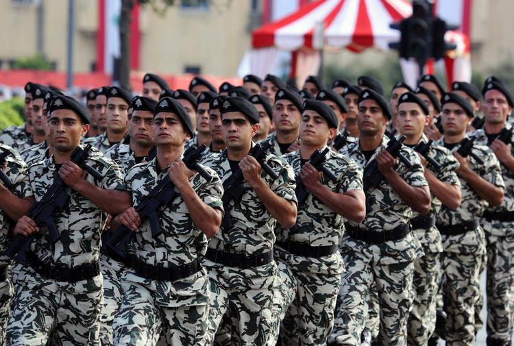 beirut. Libanesiske soldater fejrer her 70-året for landets uafhængighed i fredags med en march i Beirut. Libanon fik sin uafhængighed fra Frankrig i 1943. 