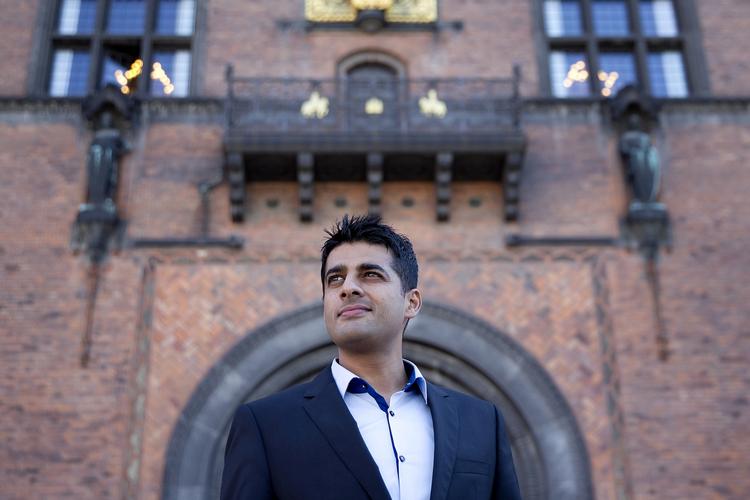 Afhopper. Ikram Sarwar føler sig svigtet af sine gamle partifæller. 