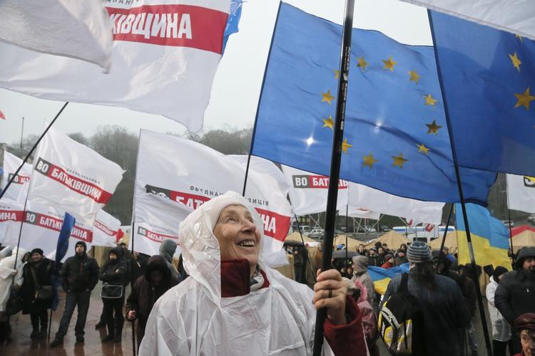 KIEV. De ukrainske demonstranter er utilfredse med, at landets præsident, Viktor Janukovitj, har afvist at underskrive en samarbejdsaftale med EU. 