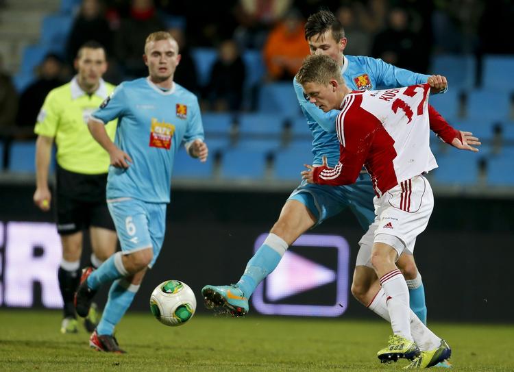 UAFGJORT. AaB kom foran, men Pascal Gregor fik hevet Kasper Kusk og hjemmeholdet ned på et enkelt point. 