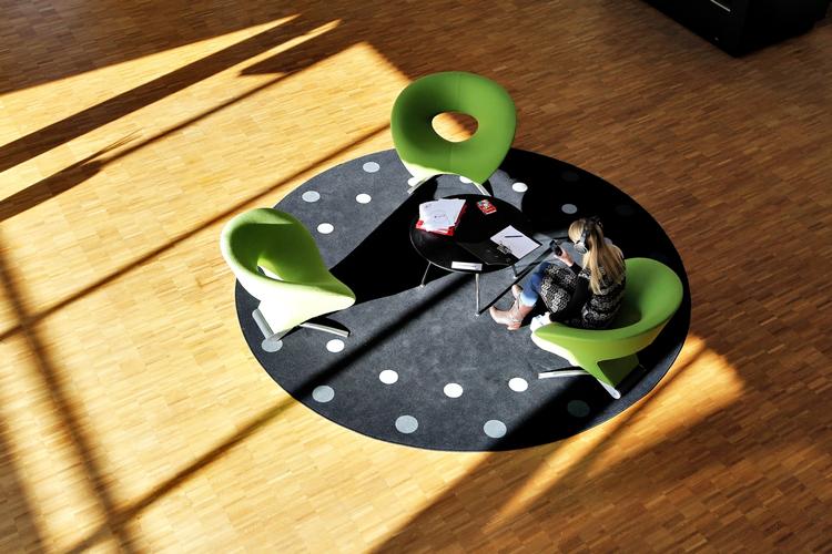 FARVELBESKED. It-virksomheden KMD har fyret mere end 100 medarbejdere med en e-mail her til morgen. 