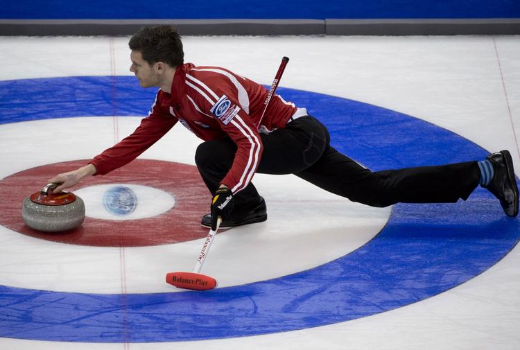 COMEBACK. I begge de seneste VM-kampe har Rasmus Stjerne og hans curlinghold været bagud på vej mod sejrene over Rusland og Norge. 
