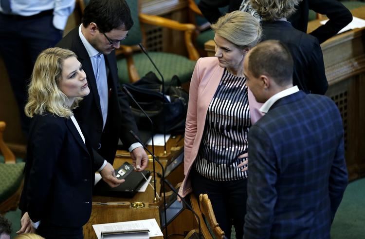 udspil. Den model, Helle Thorning og co. har skitseret, bureaukratisk og New Public Management for fuld udblæsning. Hvorfor kan Politikens lederskribent ikke gennemskue det, skriver Stine Brix. 
