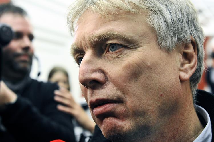 Partidannelse. Tidligere radikal kulturminister Uffe Elbæk er løsgænger men starter nu et nyt parti med navnet 'Alternativet'. 