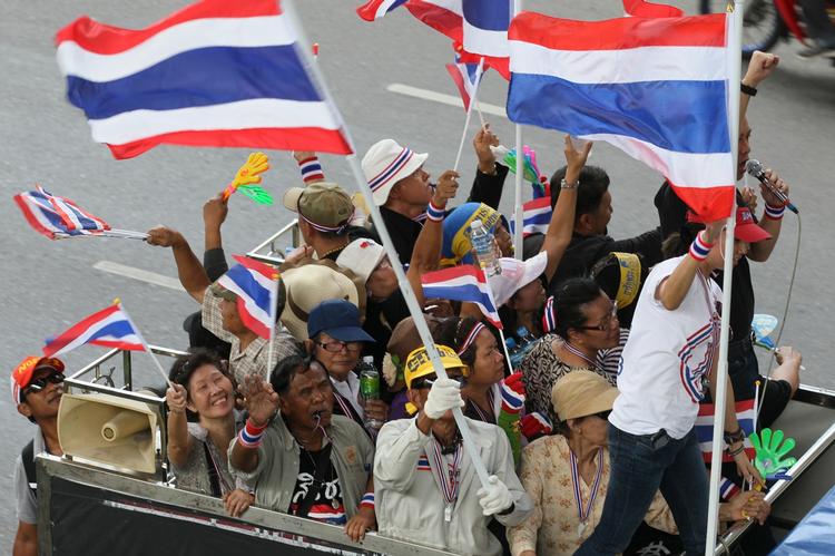 Protest. Demonstranter mod regeringen er på vej til Industriministeriet i Bangkok. 