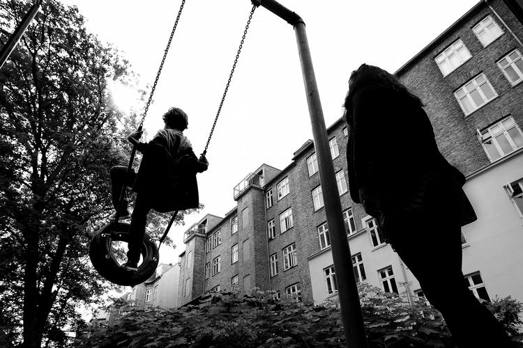 Senskader. Hvis man som voksen får brug for hjælp, fordi man er blevet seksuelt misbrugt i sin barndom, kan det være særdeles svært at komme til hurtigt. 