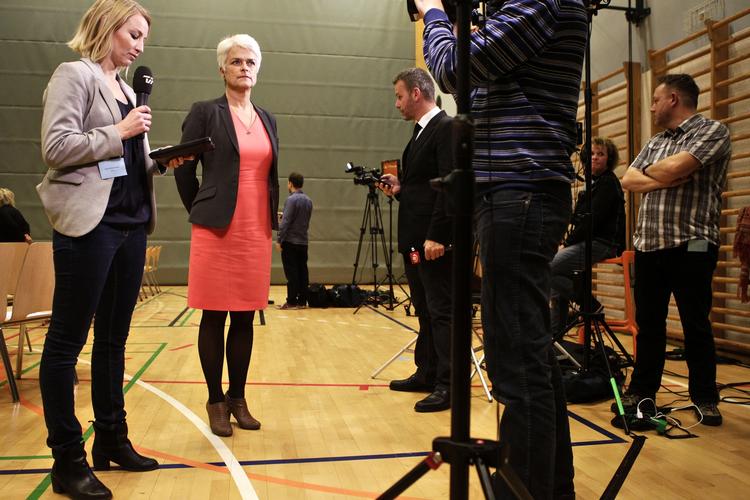 Digterdebat. Annette Vilhelmsen var i Odense, mens finansloven blev indgået med de borgerlige. 