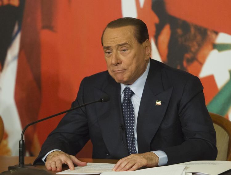 PRESSET. Silvio Berlusconi ser ud til at miste sin strafferetslige immunitet efter afstemning i det italienske senat i aften. 