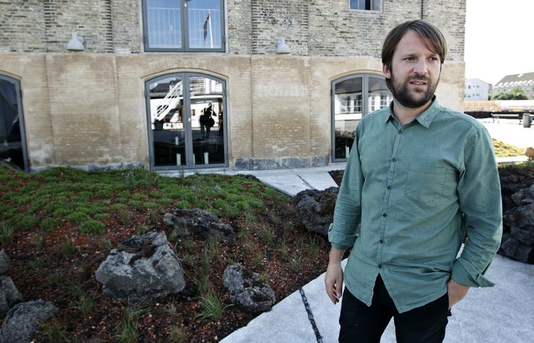 Stjerne? Rene Redzepi fotograferet i forbindelse med genåbning af Noma efter sommerens ombygning og tilføjelsen af en lille nynordisk forhave, der skal forhindre forbipasserende i at kigge ind på de spisende. 