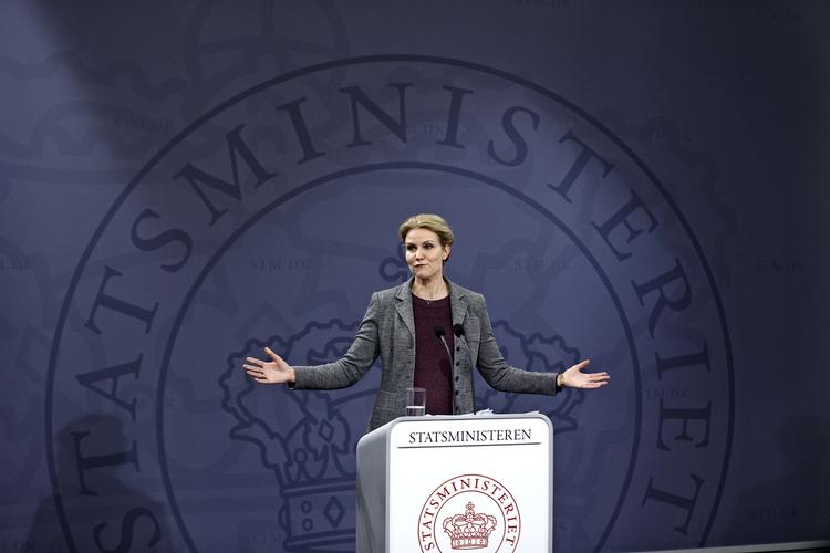 Finanslov. Statsminister Helle Thorning-Schmidt glæder sig over finanslovsaftalen med de borgerlige. 