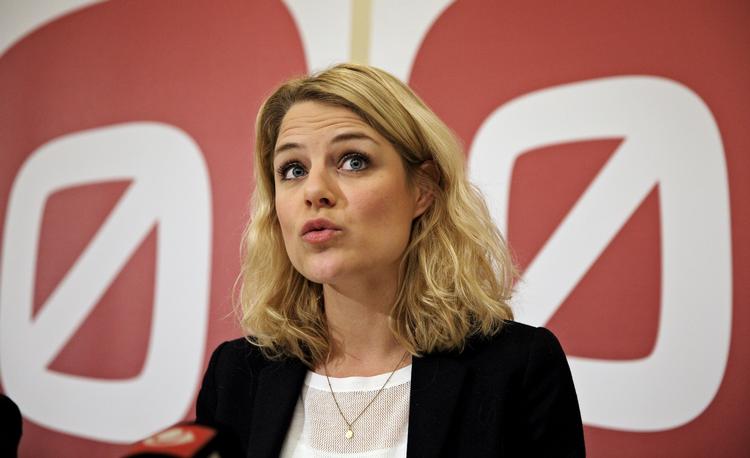 Magtesløs. Enhedslisten er uden for politisk indflydelse frem til næste folketingsvalg, mener flere politiske kommentatorer oven på gårsdagens sammenbrud i finanslovsforhandlingerne mellem regeringen og Enhedslisten. 