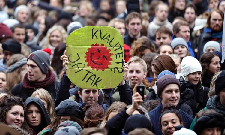 STUDIEOPRÅB. Oprørte studerende fra flere fakulteter har presset KU til at parkere de skrappere studiekrav som kræver, at studerende skal kæmpe sig hurtigere gennem studiet. 