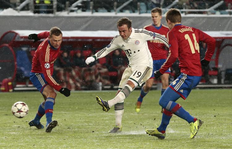 0-2. Efter en rask dribletur sparkede Mario Götze 2-0-scoringen i kassen. 