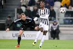 Opdækning. Lars Jacobsen (til venstre) havde en travl aften i Torino. Her er han i duel med Juventus Paul Pogba. 