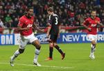 Jubel. Antonio Valencia åbnede scoringen mod Leverkusen, som endte med at få en lang, lang aften trods hjemmebanefordel. 