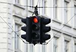 kør! Regeringen har indført en forsøgsordning, hvor cyklister visse steder i landet kan svinge til højre for rødt. Nu vil Dansk Erhverv have ordningen udvidet til også at omfatte bilister - bare ikke lastbiler. 