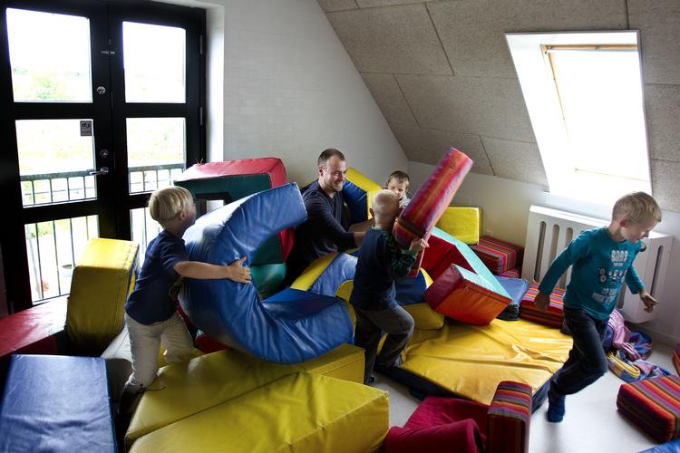 tyvstart. Først i løbet af foråret vil kommunerne have et overblik over, hvor mange pædagoger, der skal bruges, når folkeskolereformen bliver indført, men Haderslev lover allerede nu jobgaranti. 