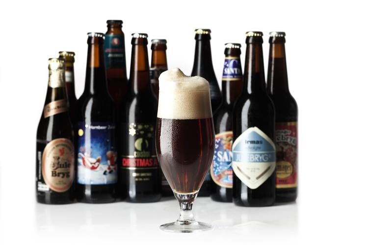 Julestemning. Til enhver julefrokost hører der en mørk kraftig juleøl til. Politiken tester 16 forskellige på markedet 