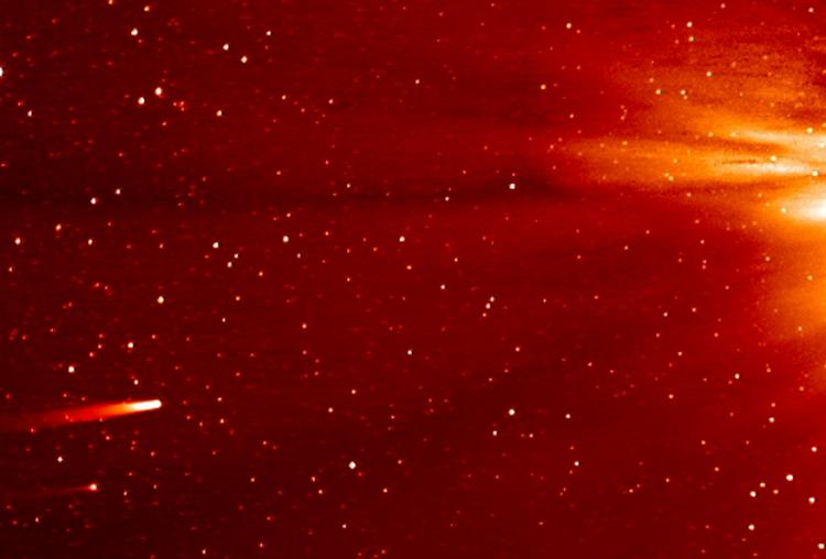 KOMETBESØG. Ison ses nærme sig solen på dette billede fra Nasa's Stereo-A-rumsonde. 