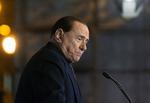 Svækket. Berlusconi har ikke længere en plads i det italienske parlament, men det vil han selv og hans tilhængere ikke acceptere, vurderer italien-ekspert Thomas Harder. 