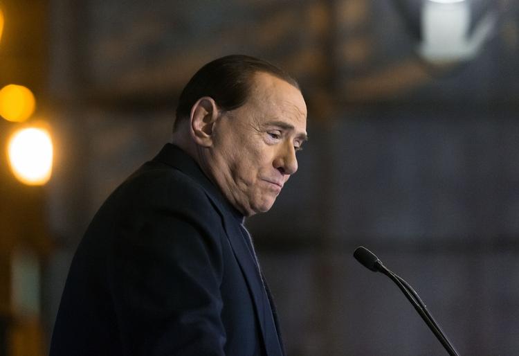 Svækket. Berlusconi har ikke længere en plads i det italienske parlament, men det vil han selv og hans tilhængere ikke acceptere, vurderer italien-ekspert Thomas Harder. 