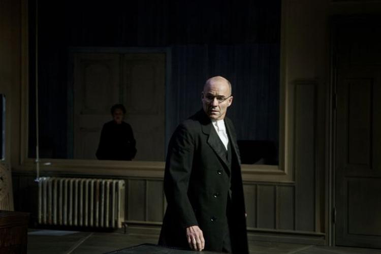 Skuespiller. Henrik Jandorf er tillidsmand på Det Kongelige Teater. Her ses han på scenen i stykket 'Faderen'. 