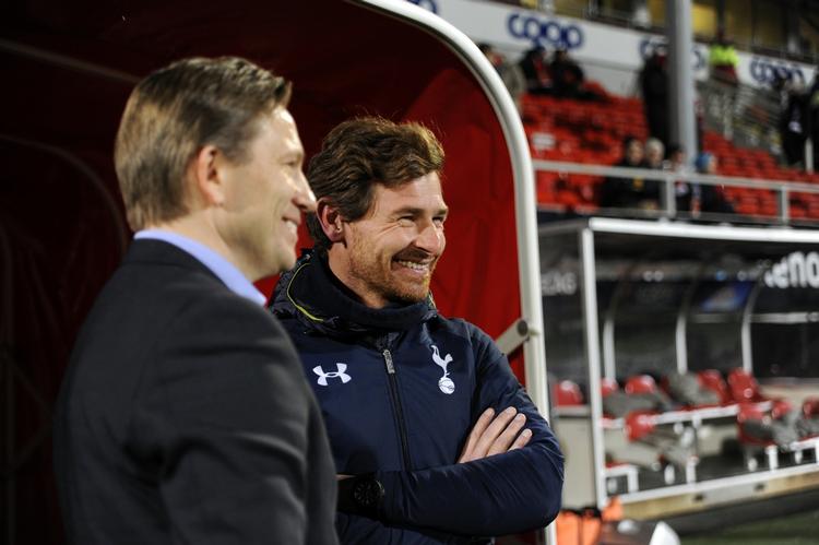 MANAGERMØDE. Inden kampen i Tromsø var der smil hos både Steinar Nielsen og Andre Villas-Boas. 