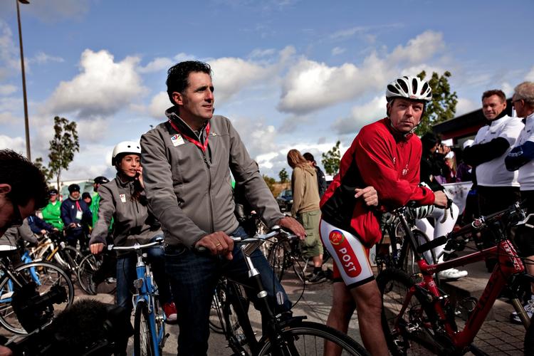 tour-hersker. Cykelsportslegenden Miguel Indurain var med til at profilere IOC-topmødet i København uden cykelhjelm. Nu er spanierens søn på vej frem i sporten. 