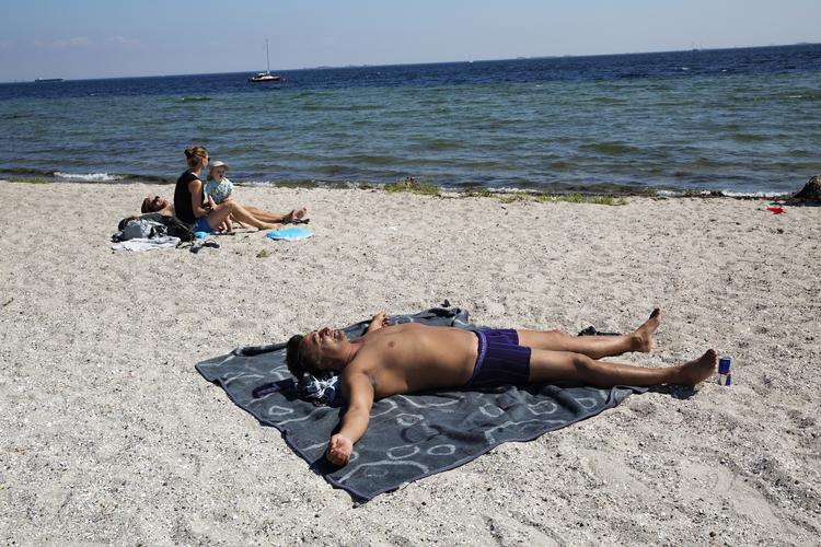 VARME. De mange solskinstimer i juli og august kan have holdt danskerne tilbage, når det gælder køb af ferier. 