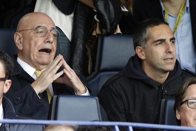 kritik. Næstformand og direktør i Milan, Adriano Galliani (tv) til kamp i Serie A med sønnen Gianluca. 