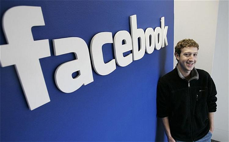 GEMT. Facebook-stifteren Mark Zuckerberg (bill.) har ofte karakteriseret Facebook som en 'personlig avis'. Nu kan du måske snart gemme eventuelle artikler, du læser i 'avisen' til senere læsning. (Foto: AP Photo) 