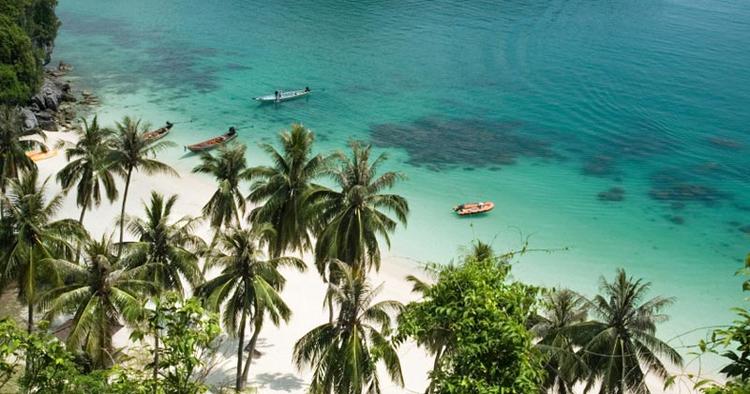 PARADIS. Hvem kan ikke drømme om en varm strand i Thailand, når vinden og regnen rusker udenfor vinduet? 
