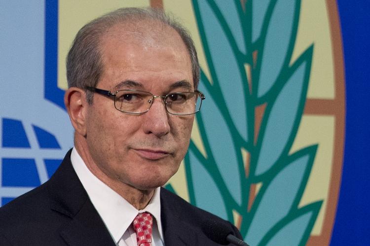 Generaldirektør i Organisationen til Forbud mod Kemiske Våben (OPCW), Ahmet Uzumcu, oplyser, at USA har tilbudt at ødelægge Syriens kemiske våben. 
