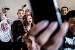 Dyrebart. Skolebørn har flere dyre ting, som de skal passe på. Vi taler med 8. D om, hvad de gør for at passe på de dyre smartphones og andre dyre ting. 