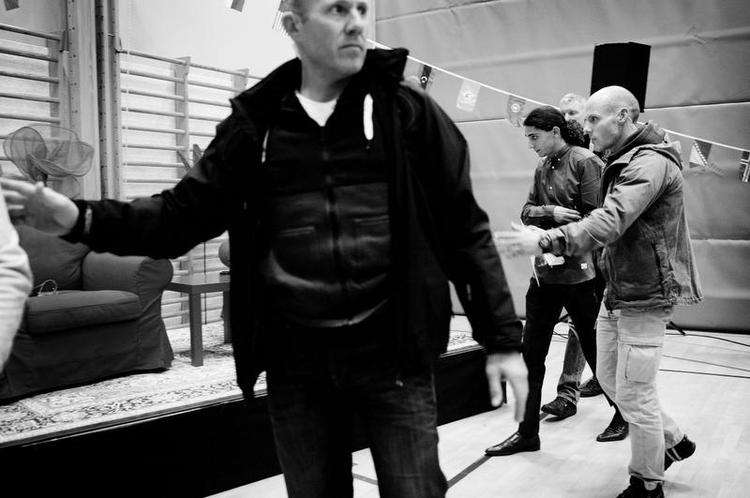 Ord. Yahya Hassan gav bolden op med digte om indvandrerunderklassens elendige liv i Danmark. Det er andres opgave at gribe den. Her ses digteren på H.C. Andersen skolen i Odense tirsdag. 