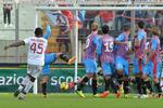 2-1. Med et frispark fra kanten af straffesparksfeltet sendte Mario Balotelli AC Milan på sejrskurs. 