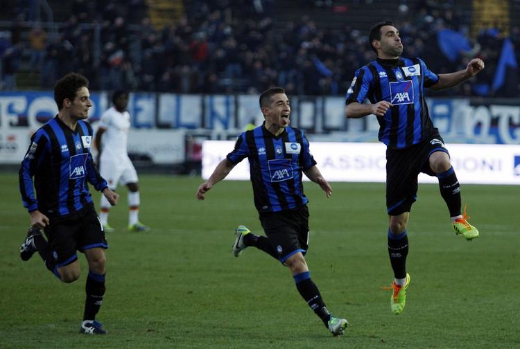 1-0. I 39 minutter var Atalanta foran mod Roma, efter Davide Brivio (th.) havde scoret. 