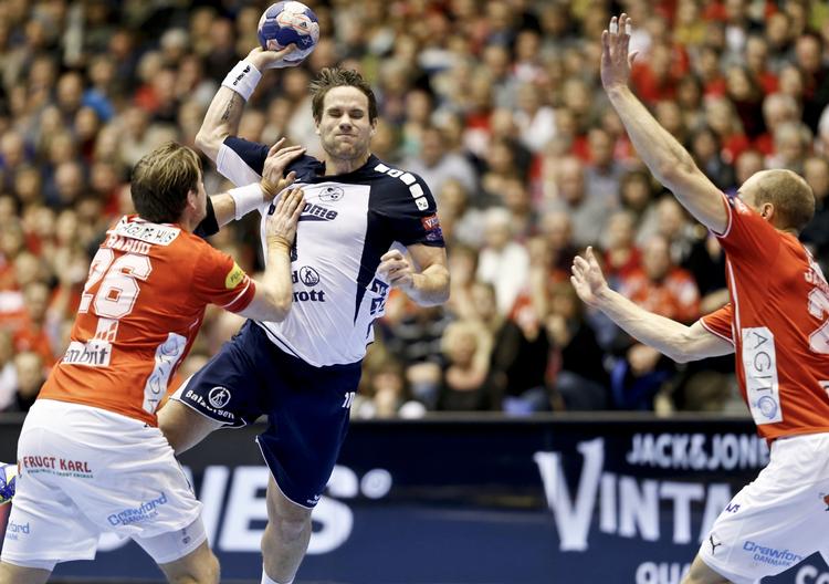 TÆT. Kampen mellem den danske klub og den tyske danskerklub trak Thomas Mogensen sig sejrrigt ud af. 