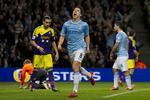 3-0. To af Manchester Citys mål blev scoret af Samir Nasri. 
