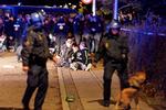 ANHOLDT. Politiet måtte ty til præventive anholdelser for at opretholde ro og orden efter opgøret mellem Brøndby og FC København 
